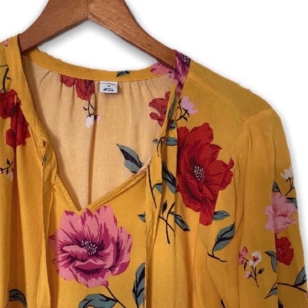 SOLD Old Navy Womens Blouse Yellow Medium Floral - Picture 4 of 5
